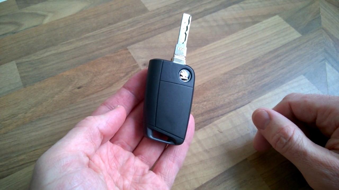 Замена батарейки в брелоке Skoda Octavia 3/III