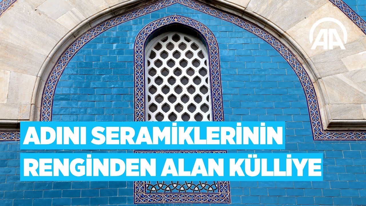 Adını seramiklerinin renginden alan külliye