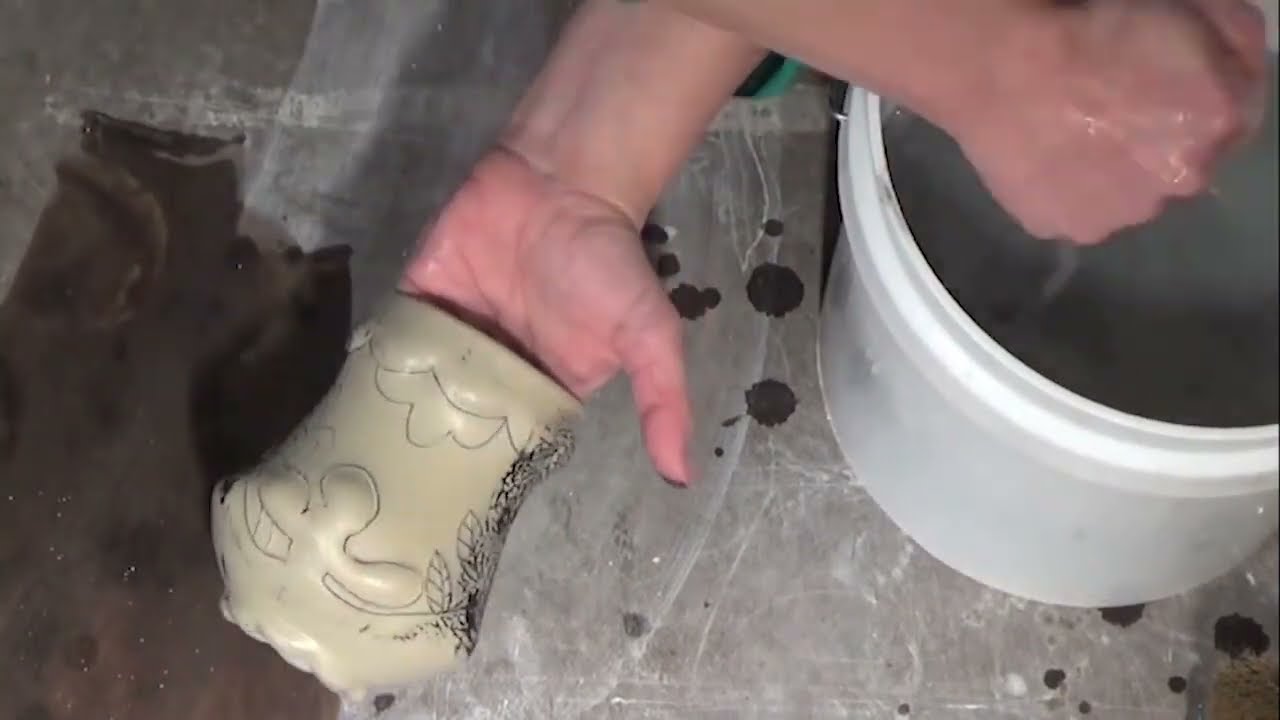 How to Use Wax Resist and Ceramic Underglaze for Fine Line Inlaid Decoration | CHANDRA DEBUSE