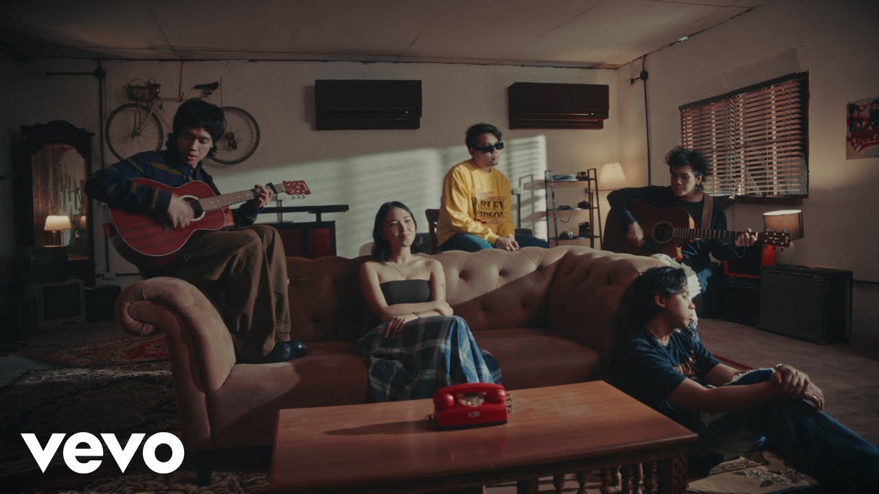 ONE CLICK STRAIGHT - Telepono (Official Music Video) ft. Clara Benin