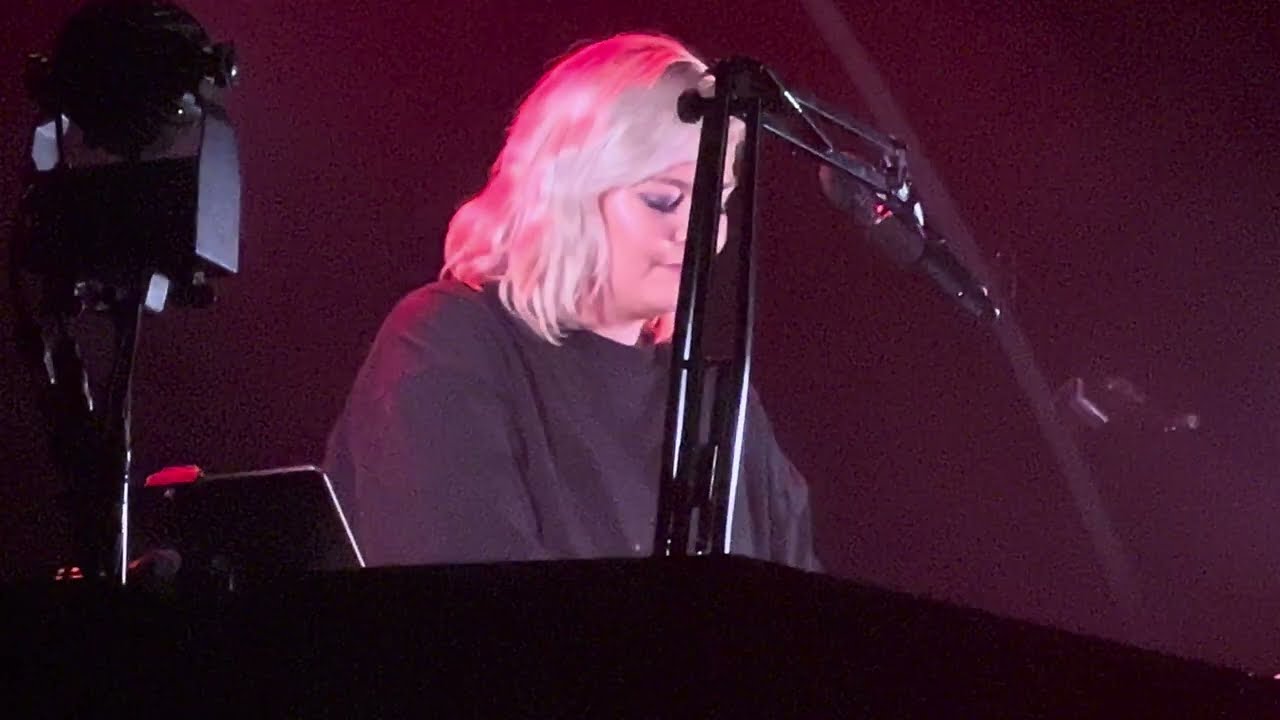 LOUANE - A QUOI TU PENSES (St Quentin 27.01.2024)