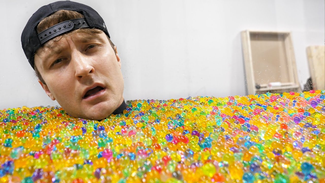 За ночь меня похоронили в 10 миллионах шариков Orbeez!!