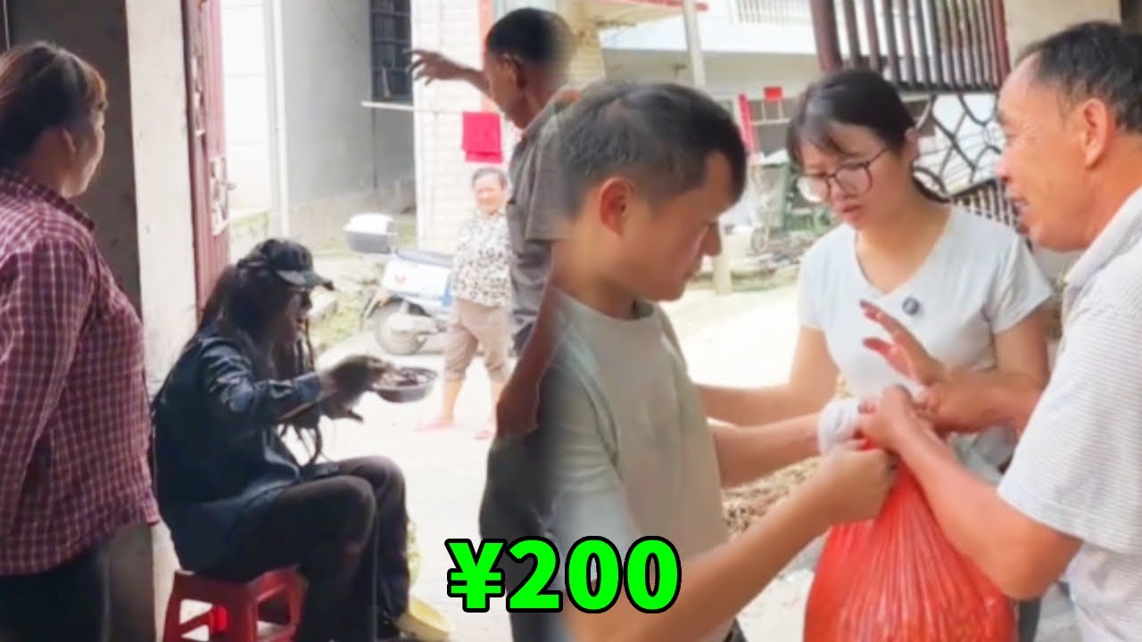 阿義假扮乞丐挨家挨戶討飯，遇熱心腸一家人收留阿義吃飯，讓人暖心流淚！ 【阿義走鄉村】#Farm #tour #drama #正能量
