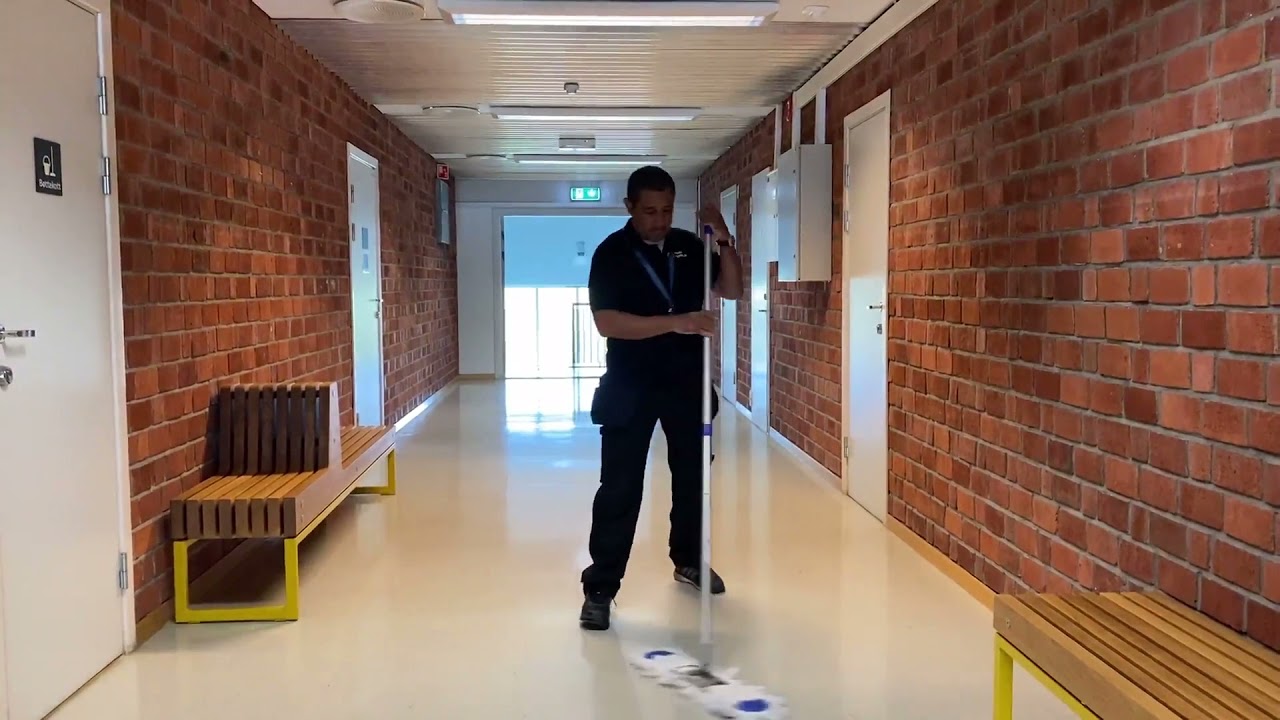 Renholder Javiar på Ulsrud VGS