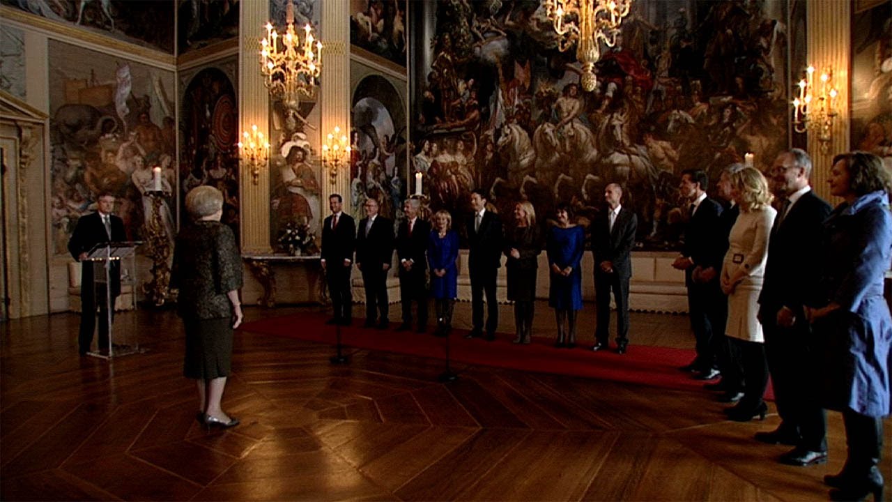 Be&euml;diging nieuw kabinet ten overstaan van de Koningin (2012)