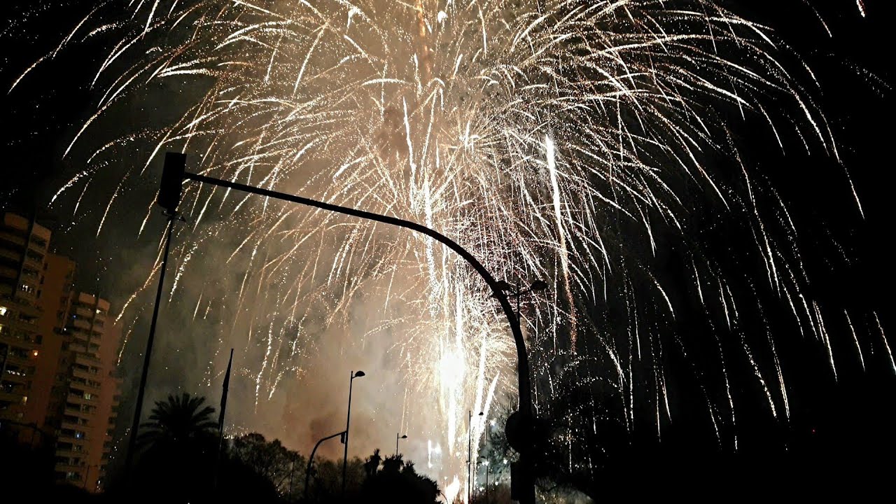 &iexcl;Valencia en Fallas! Castillo de fuegos artificiales, 17 de Marzo. 4K a 60FPS. Espa&ntilde;a.