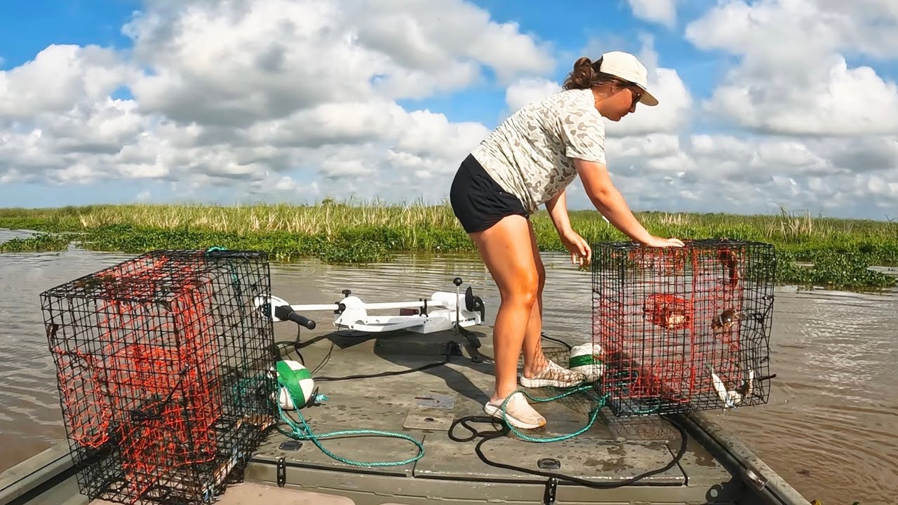 Trapping Crabs with Cages, Nets, & Lines, + Fish Fry at the Camp! (Crab Nachos Catch and Cook)