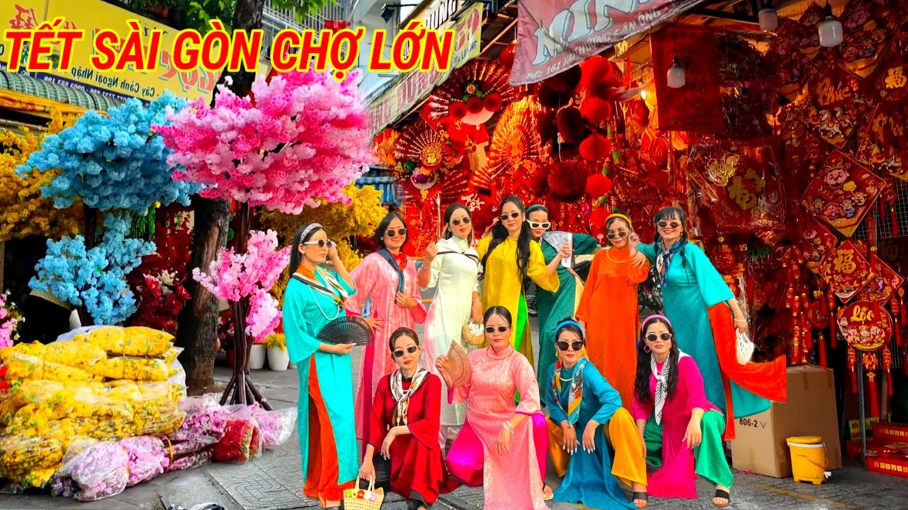 CHỢ LỚN CẬN TẾT LẠ LẮM ! CHỢ THIẾC NHỘN NHỊP TẾT , NGỠ NGÀNG CẢNH TƯỢNG PHỐ TRANG TRÍ TẾT QUẬN 5