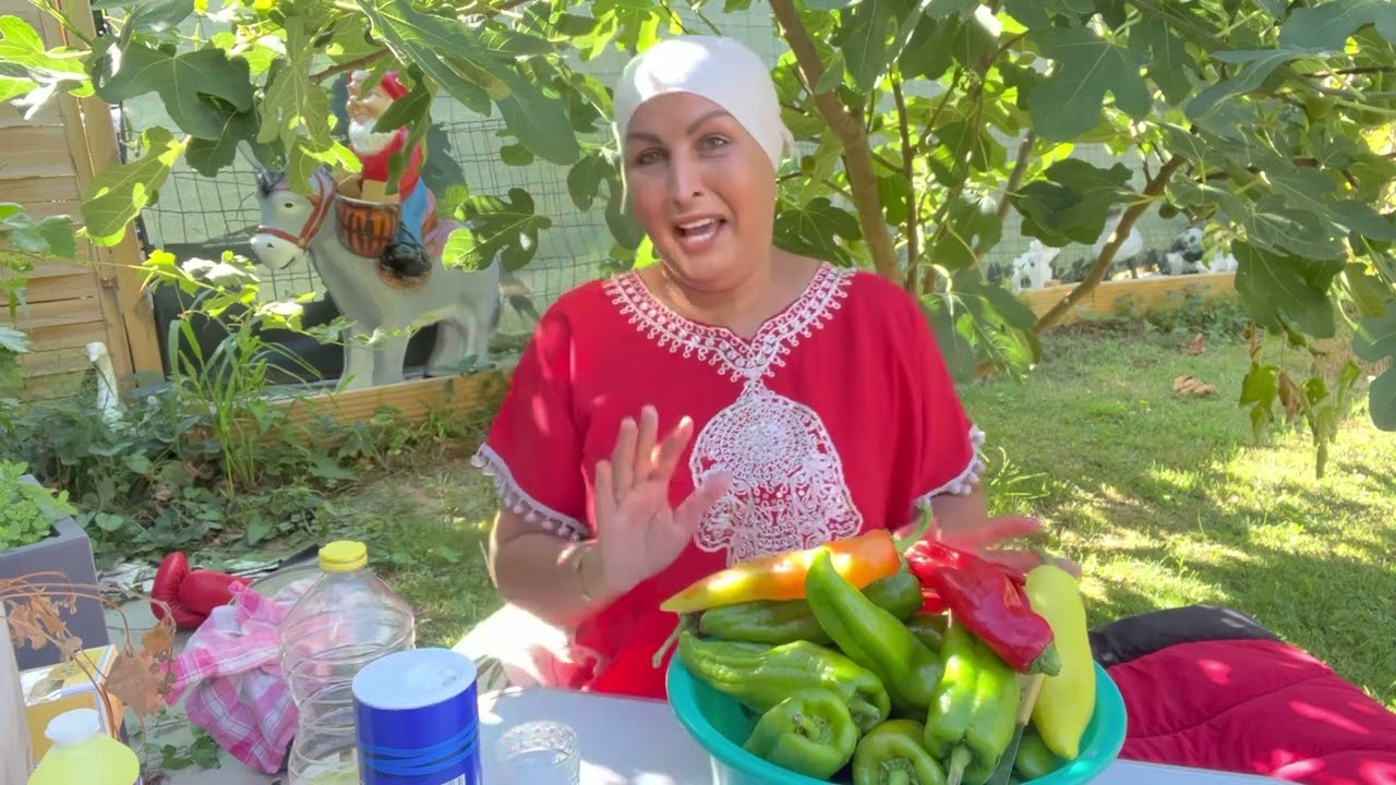 قعدة وعليها الكلام مع وليداتي 🤭  اليوم درت الطرشي في الكيكوط جات روعة😋