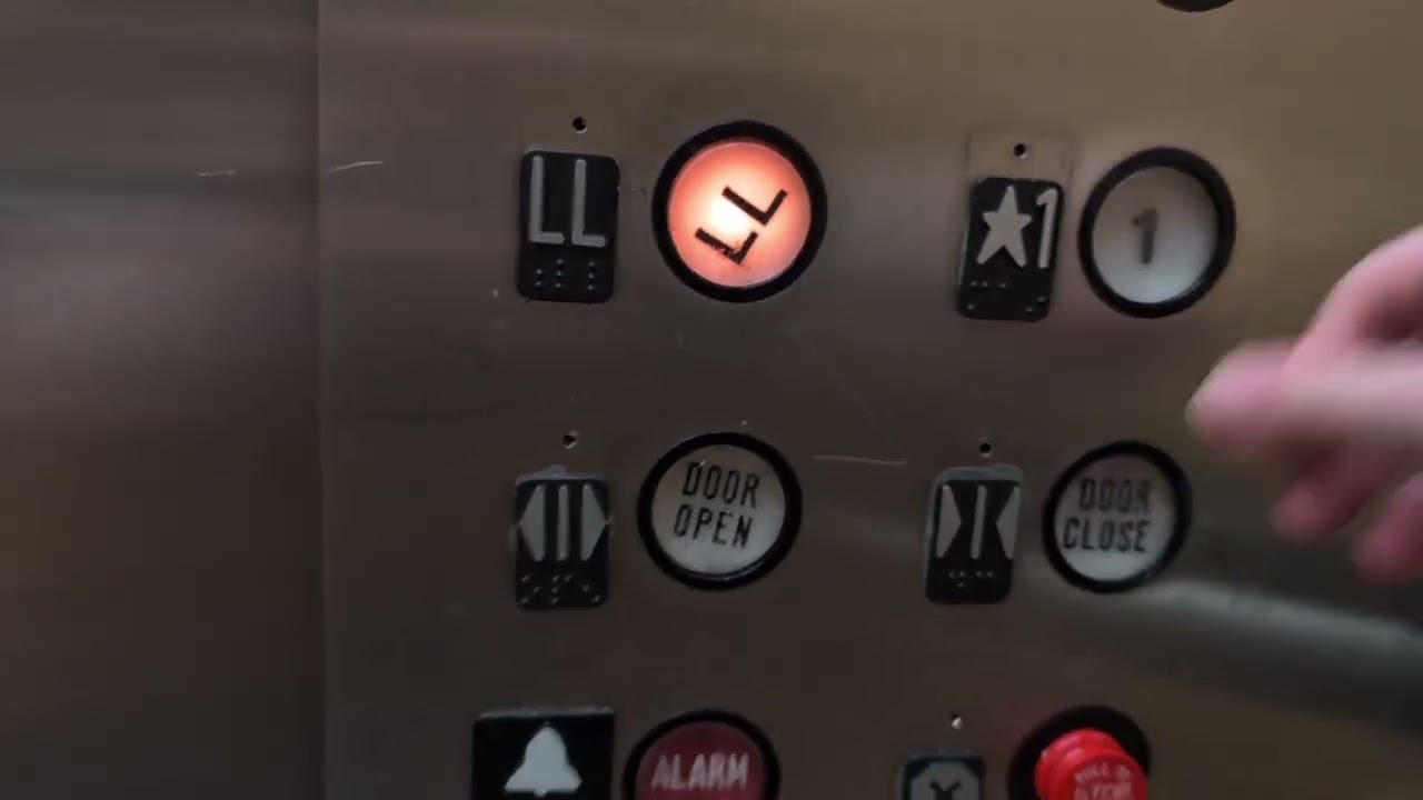 1983 Montgomery Elevator @Macy's, Bellevue Square, Bellevue, WA