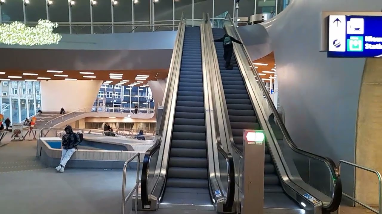 Bussen op Arnhem Centraal op zondag 15 februari 2026