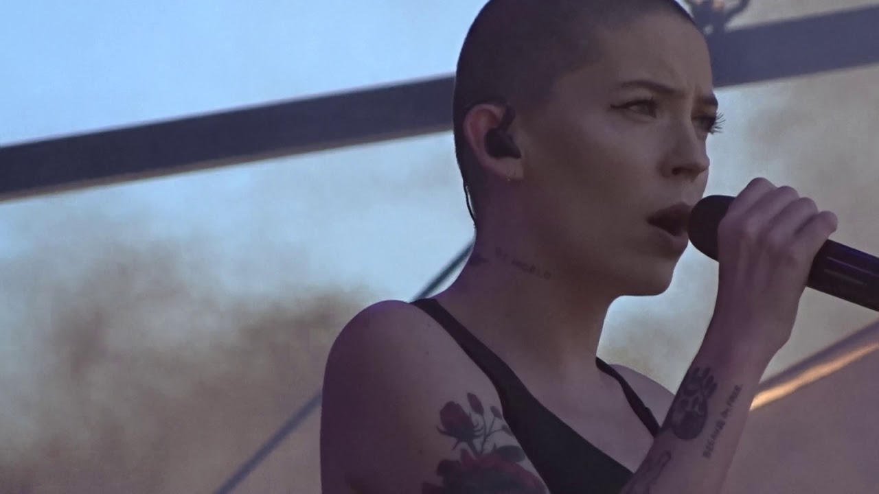 Bishop Briggs - Never Tear Us Apart (INXS cover) (Falls Festival Fremantle Oval 6th January 2019)