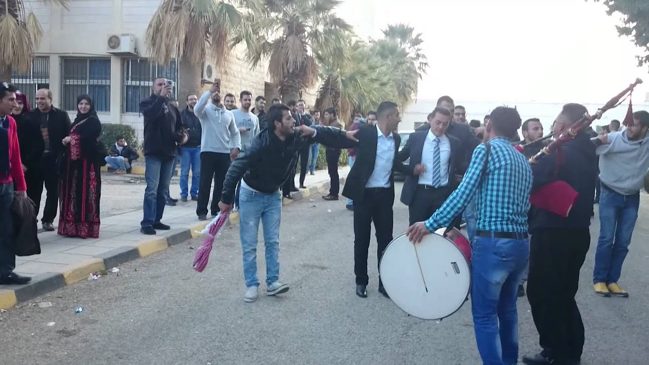 1-2  دبكة المناقشة - اسامه المومني في كلية الحصن