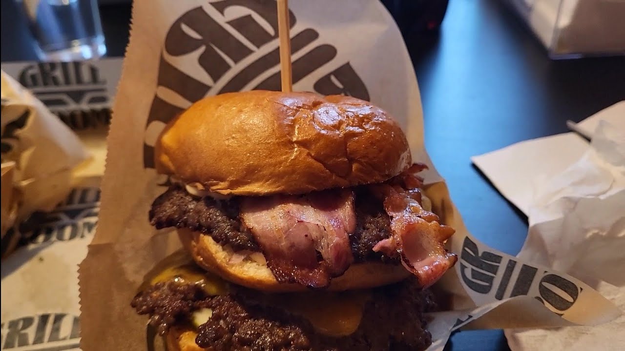 Suomen parhaita burgerpaikkoja! Testissä Grillroom Hankasalmi