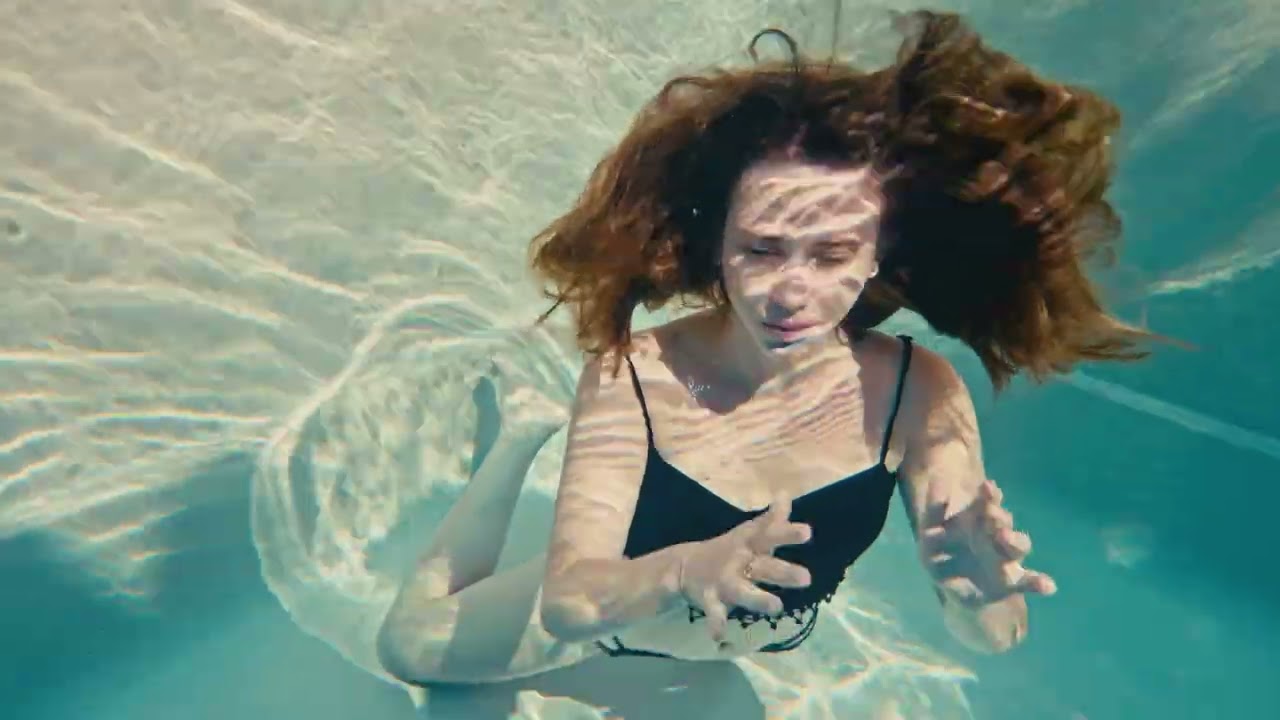 Веселье в бассейне