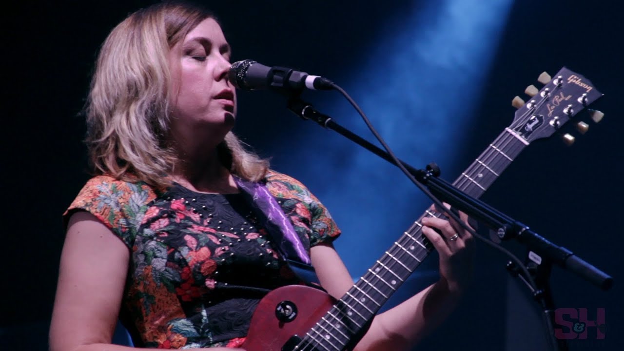 Sleater-Kinney - One Beat (LIVE at Music Tastes Good)