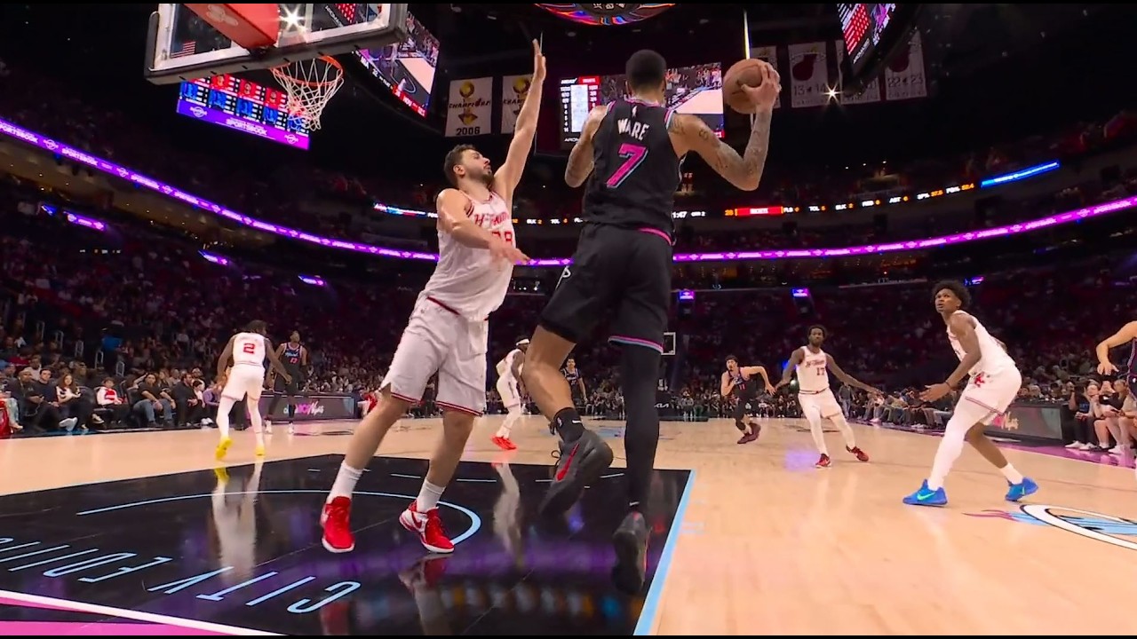 Kel'el Ware jumps away from Alperen Sengun and finds cutting Jaquez for the layup