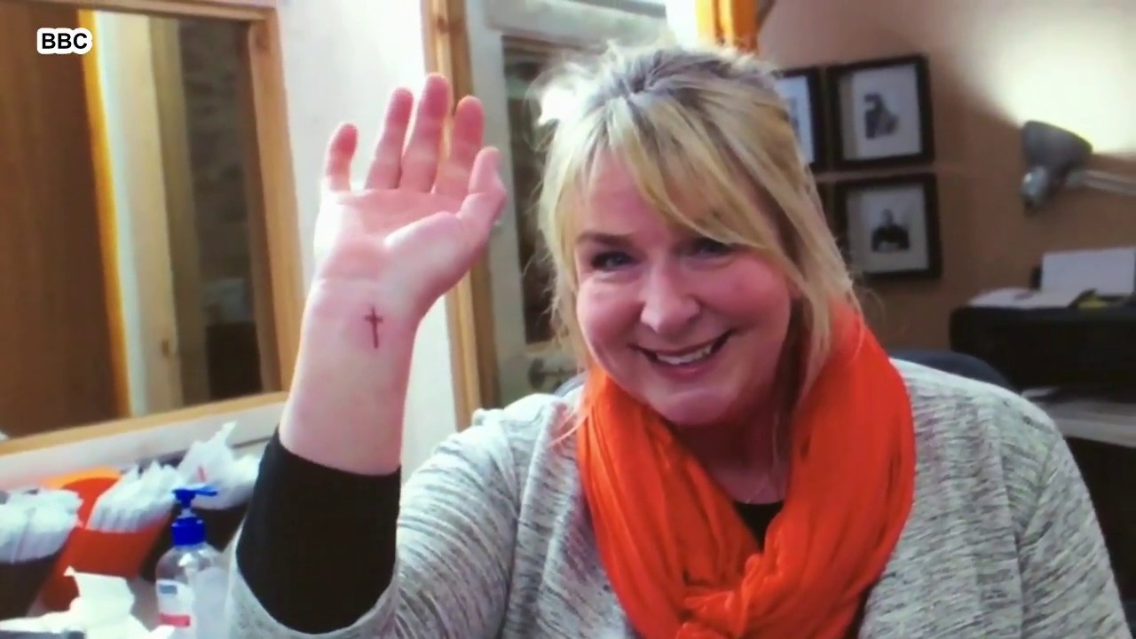 CRHnews - Fern Britton's cross tattoo fading, but not her faith in Jesus!