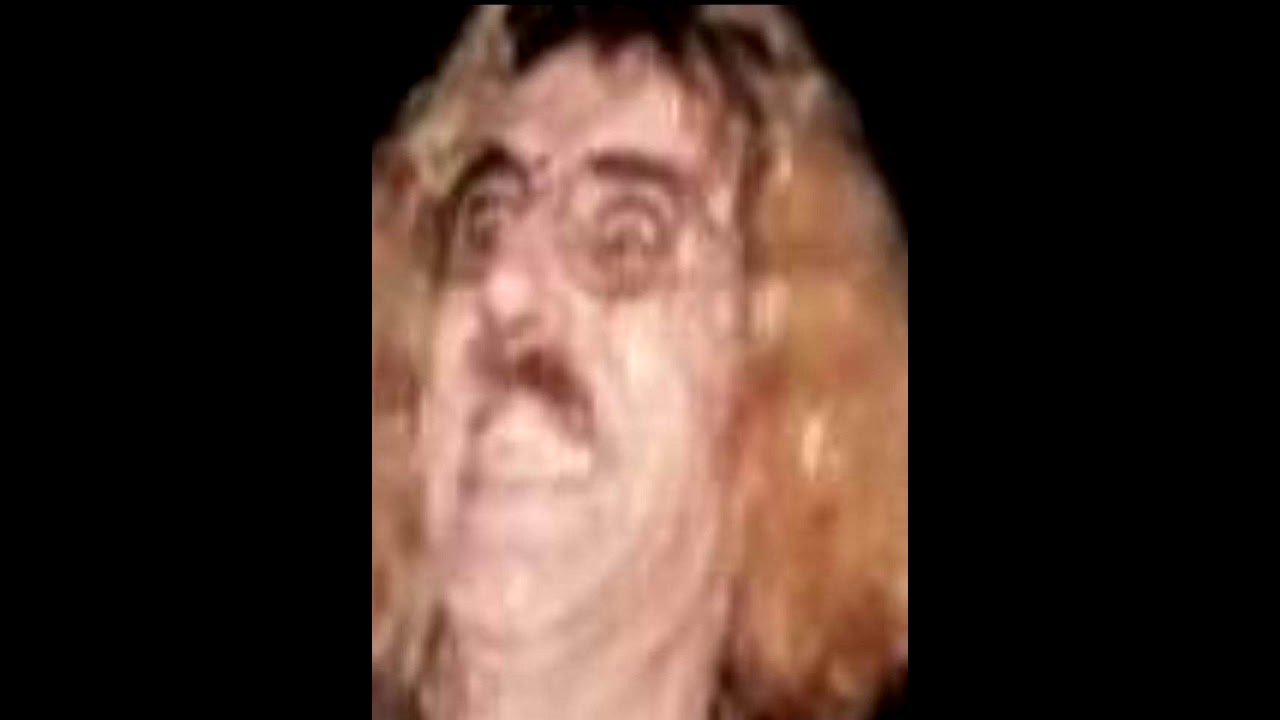 Charly Garcia desvariando durante un ensayo en los 80s