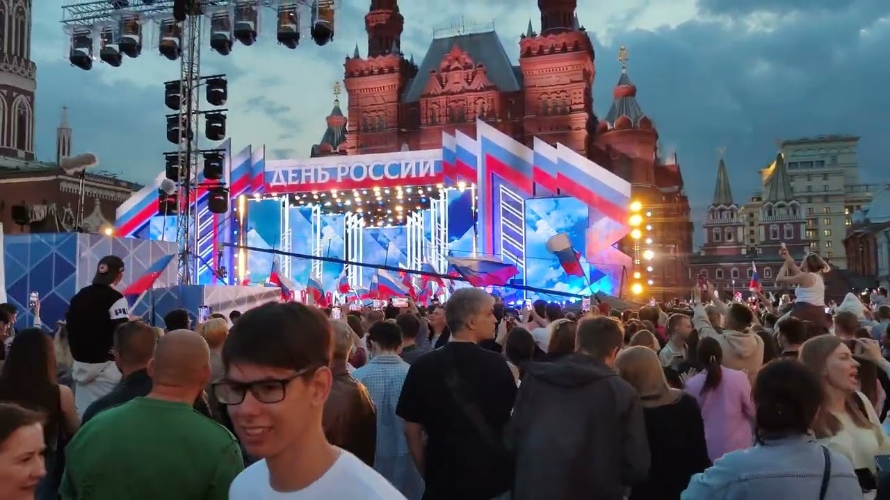 Мечтатели - Дима Билан - спел свою песню на Красной площади в #Москве на концерте в честь Дня России
