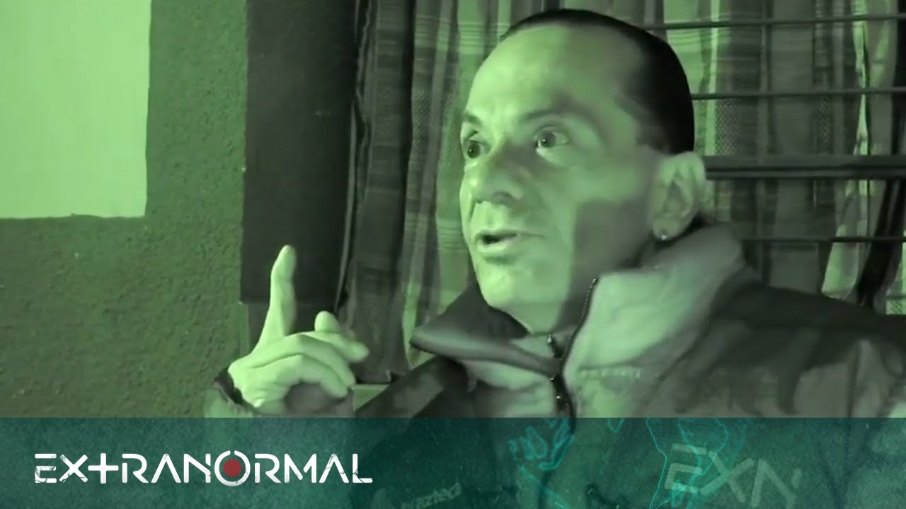 ¡Niños fantasma hacen travesuras en una antigua casa abandonada!