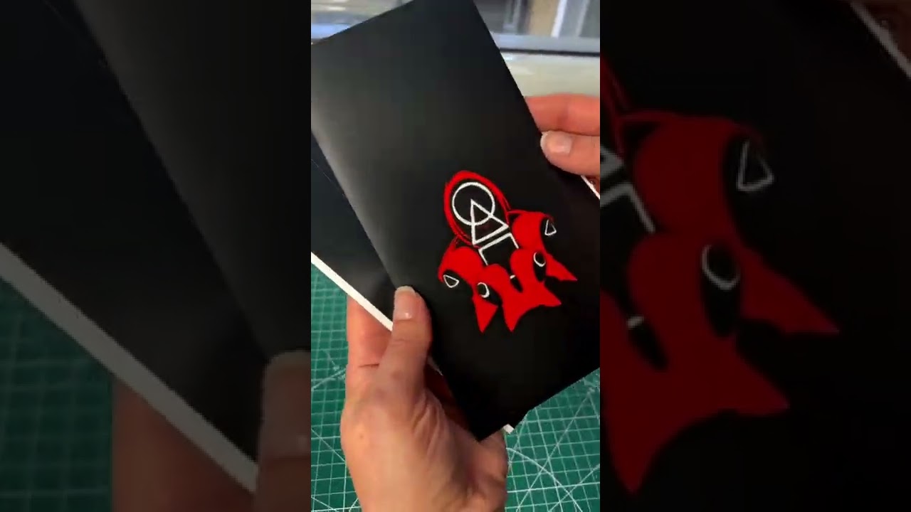 Изготовление принт-скина на Apple iPhone 12 mini. Готовые принты оптом можно заказать mobicarerus.ru