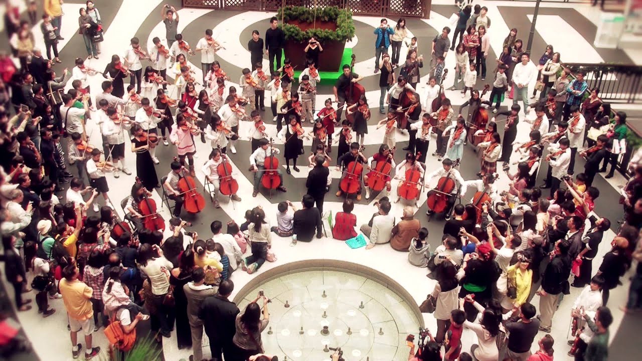 The very first time for flash mob concert by kids 世上第一場孩童音樂快閃