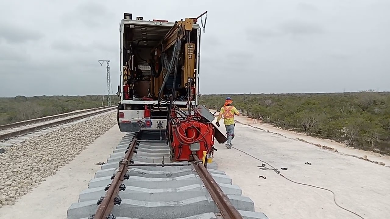 Soldadura eléctrica en vía ferroviaria.