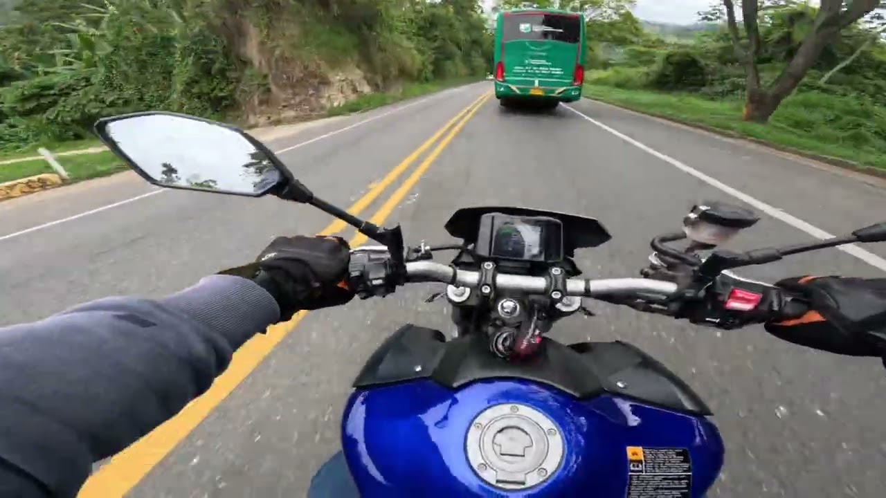 MT09 VS BMW 