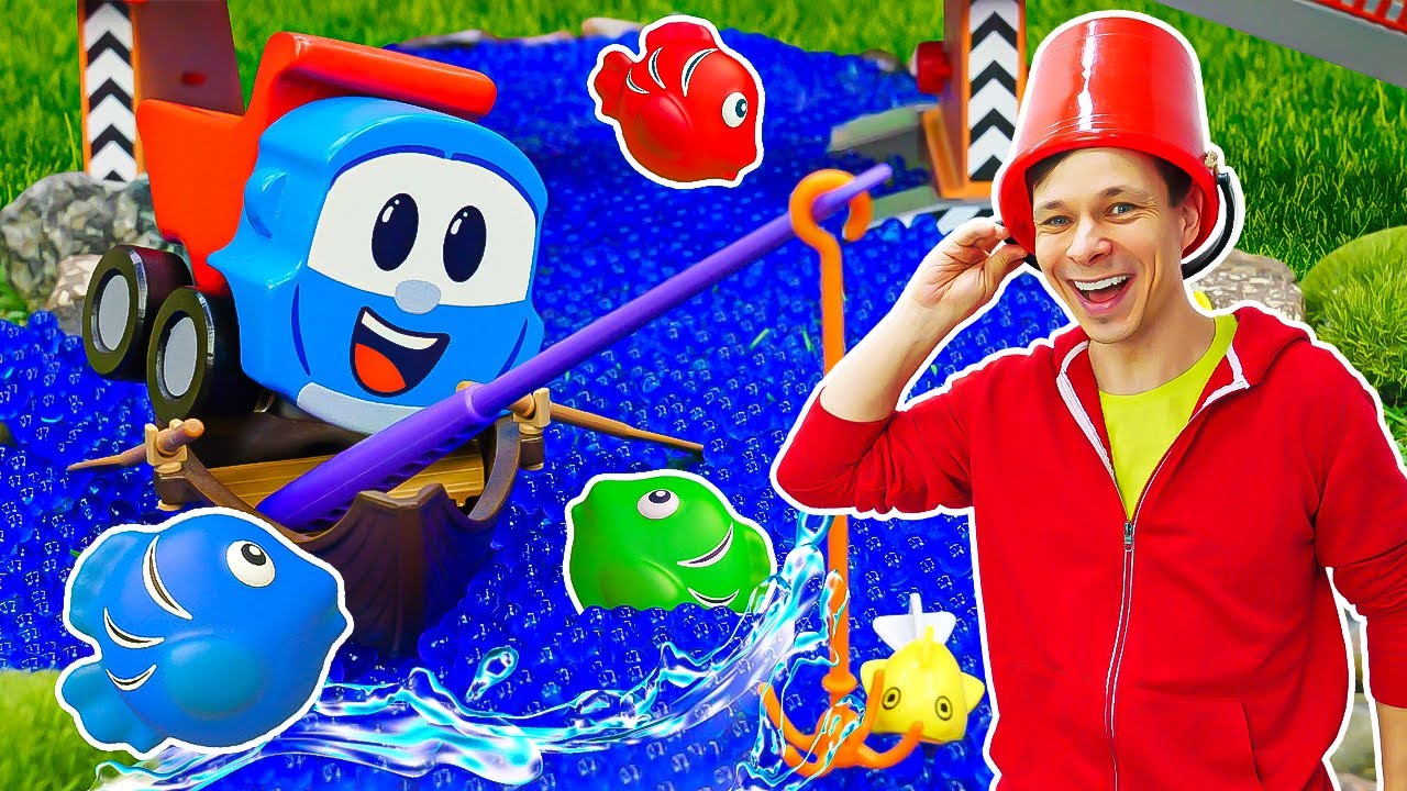 Грузовичок Лева СПАСАЕТ Грузика из воды! 🛟🌊 Как поднять тяжелую лодку?