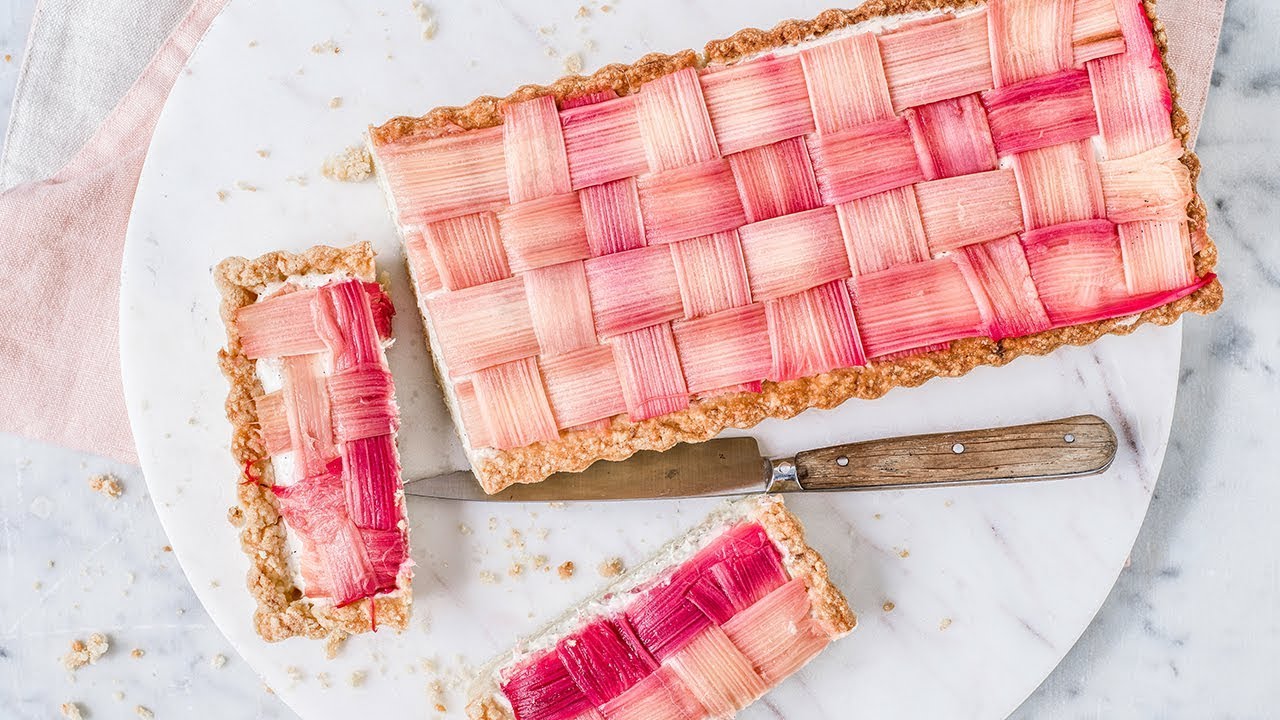 Ricetta: Crostata al rabarbaro intrecciato | FOOBY
