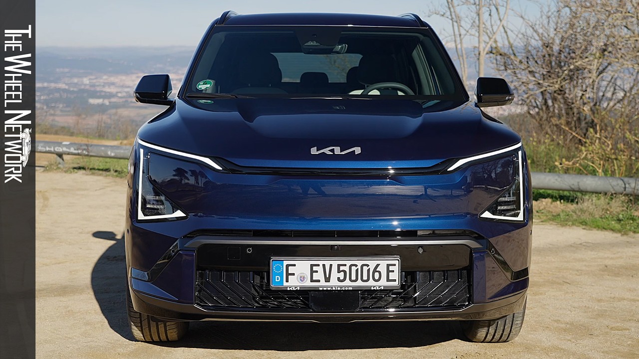 Kia EV5 GT-Line 2026 года | Цвет кузова: темно-синий металлик | Ходовые качества, интерьер, эксте...
