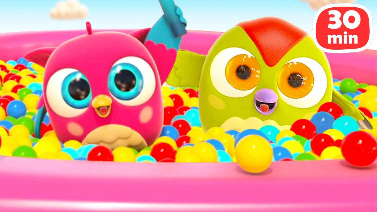 Let's try it together! Hop Hop the owl gives Peck Peck a potty and teaches him how to use it.