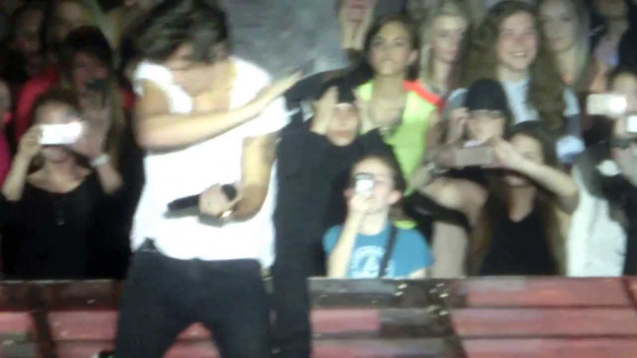 MOVES TO 'IMPRESS A GIRL' / MAY 10TH FORUM COPENHAGEN / TWITTER QUESTIONS