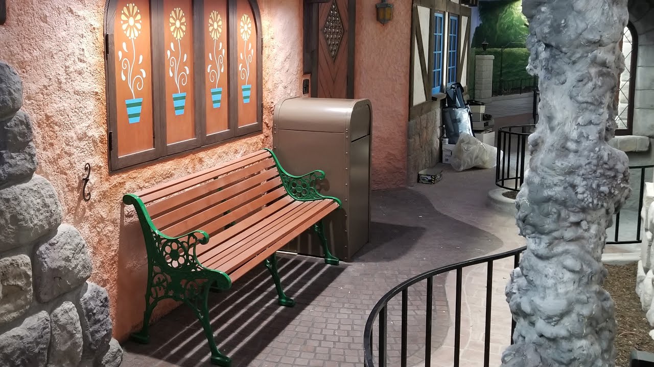 Making a Replica of the Famous Disney Garbage Can