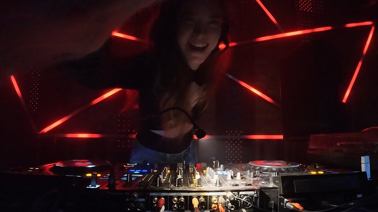 Piano inspired Afro House Set - Yelisaveta Live at 20/44 club (Belgrade)