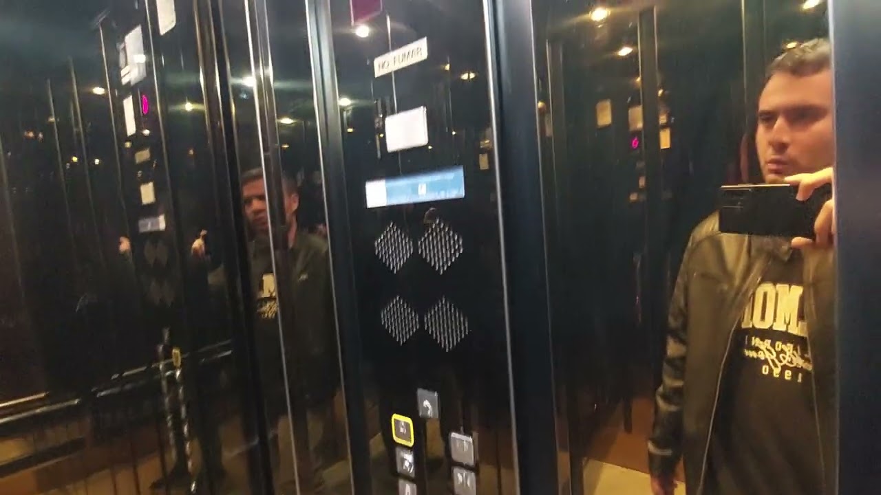 Luxury 1998 Cenia lifts in a building París, Tarragona