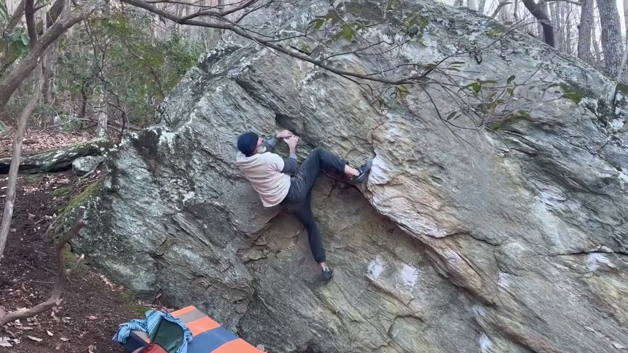 The Derelict V7 - Moore's Wall Bouldering 