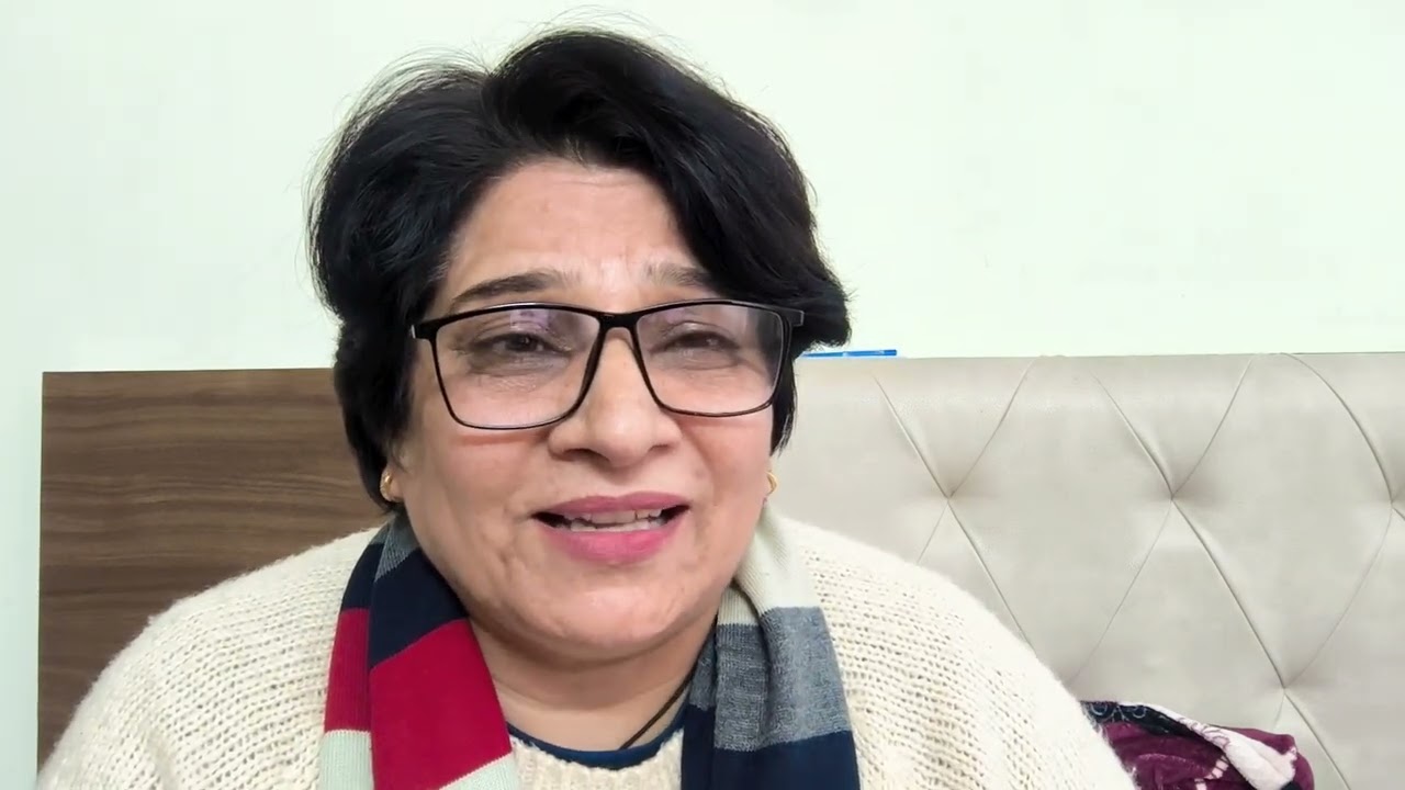 मूंछ वाली औरत ने दी बहुत गलियां...,🫣