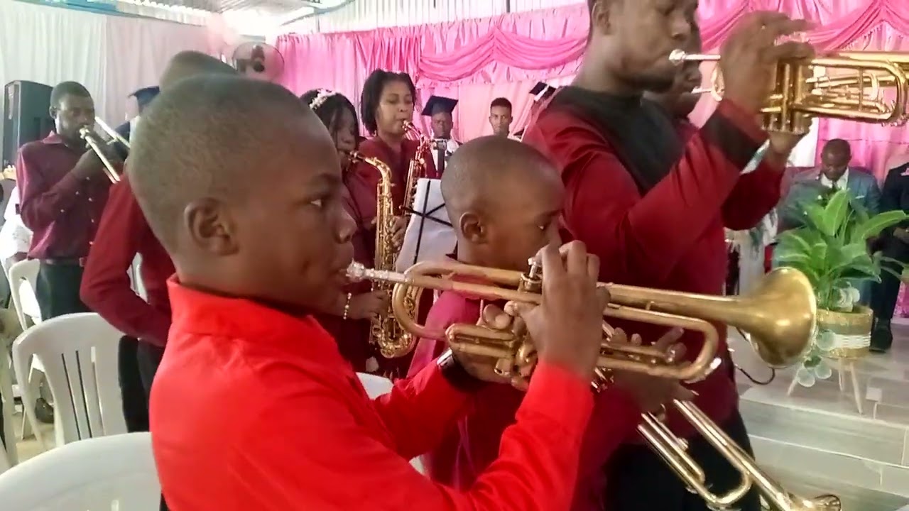 Fanfare k'ap pèfome nan okazyon fèt legliz pastè Jacky.
