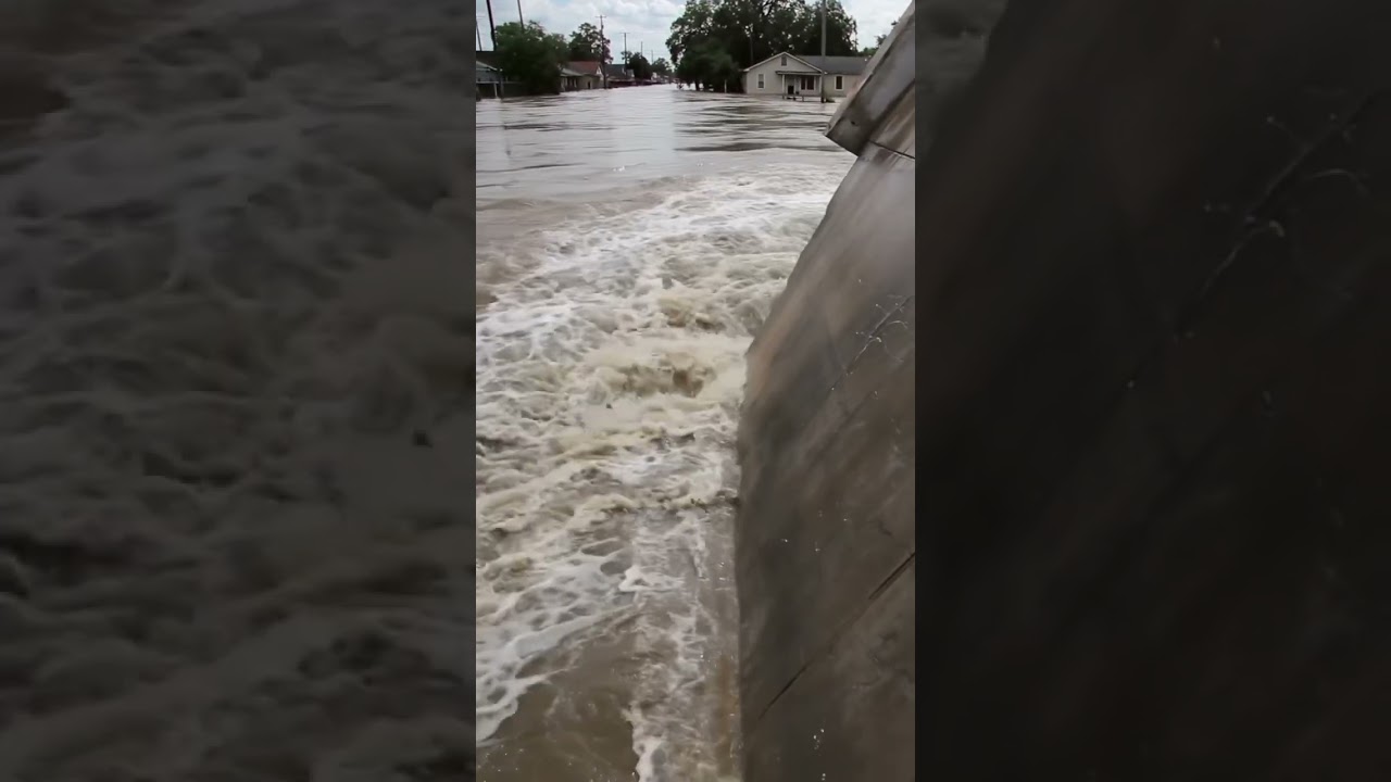 Katrina LEVEE BREAKS! 🤯 New Orleans FLOODED in SECONDS! (Eerie Empty City Footage) #Shorts