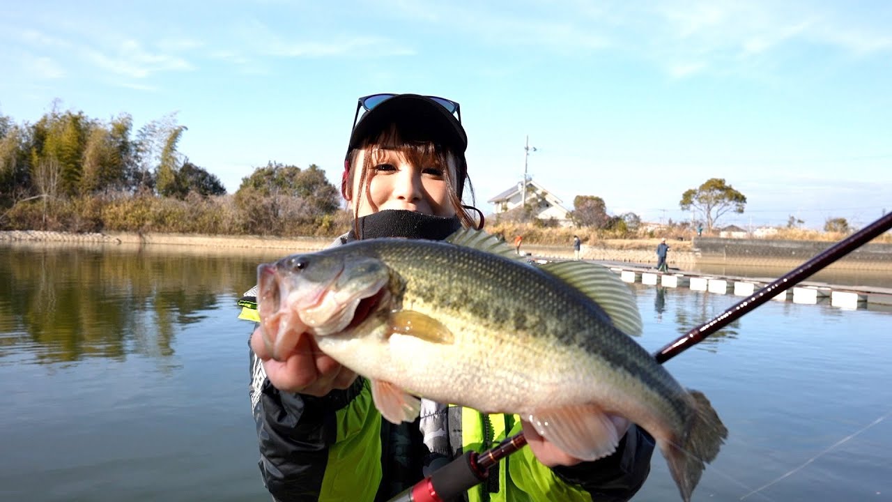 ぽっちゃり釣りガールの初バス