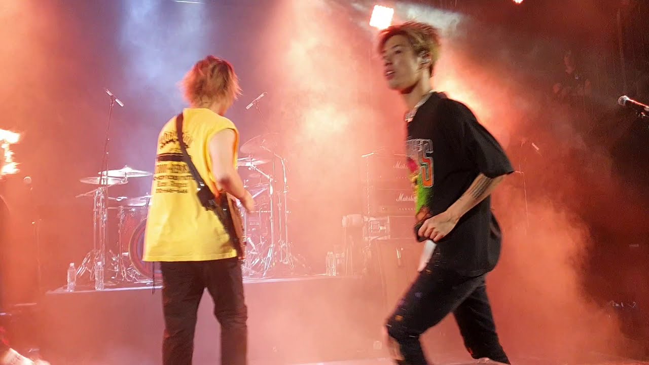 Jaded One Ok Rock Guadalajara Taka steps off the stage!
