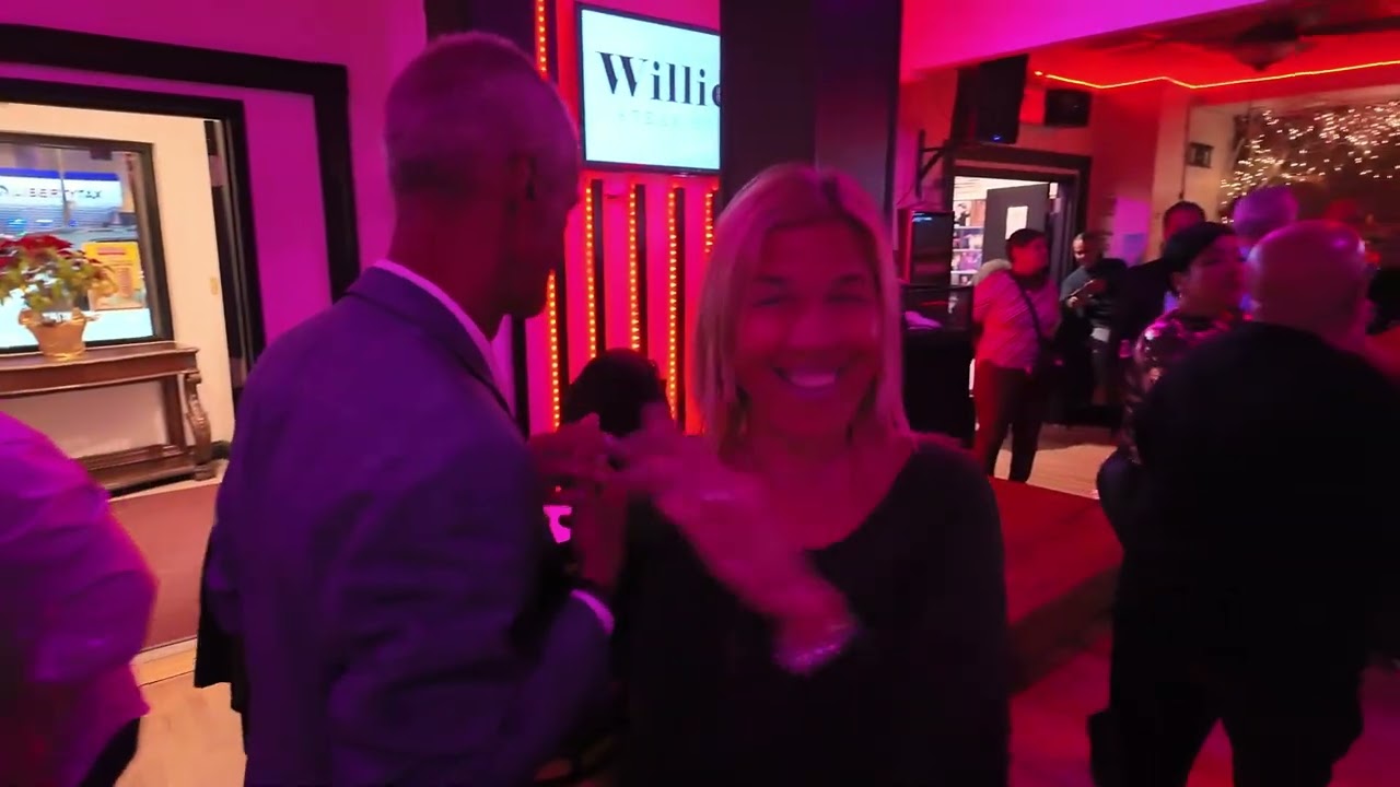 Salsa at Willies Steak House   