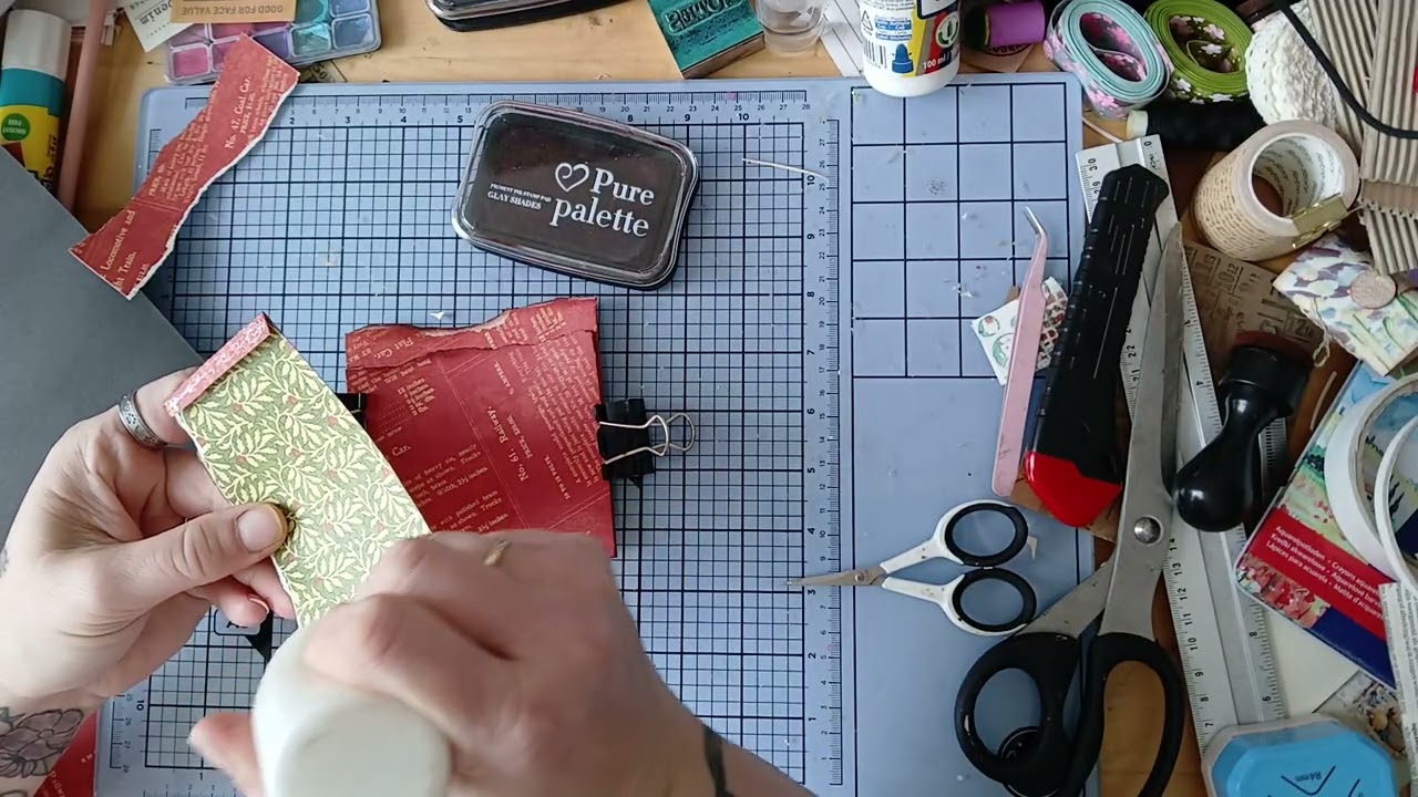Penhouder van hidden paperclip  en een 3 pocket kaartje 