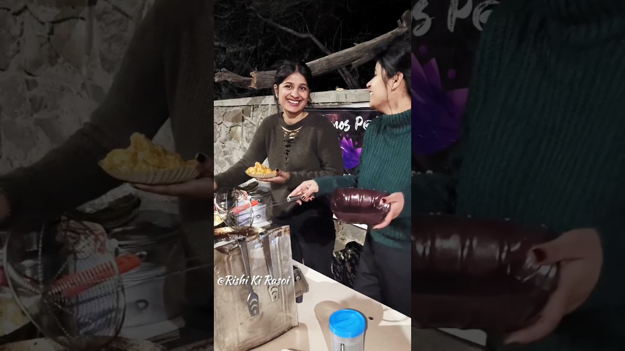 2 hardworking sisters selling momos | SP Momos | #shorts #viralshorts #momos #girls #foodvlog