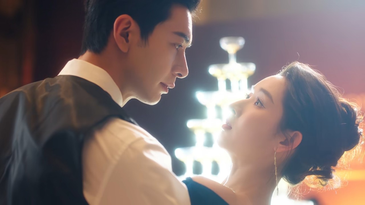 【突然的喜欢】💕灰姑娘意外穿書認錯霸總目標，地獄難度開局也太難追了！#突然的喜欢 #王玉雯 #陈星旭 #最新電影#愛情電影