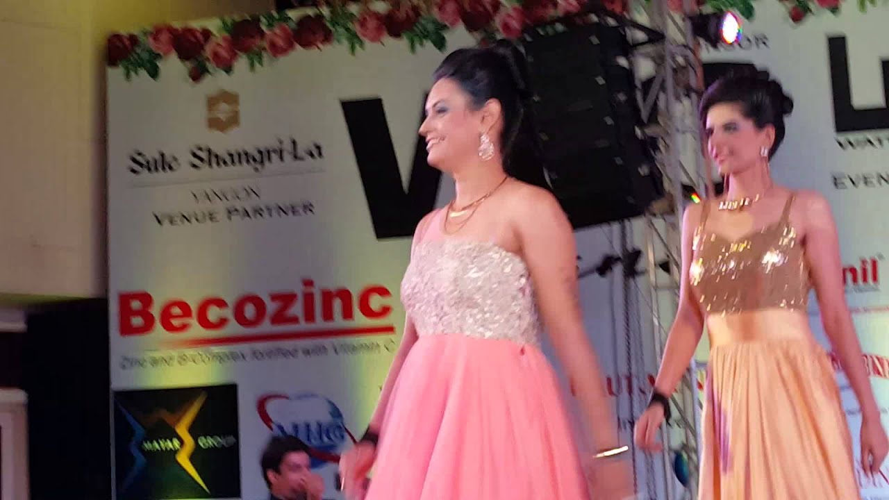Ramp Walk by Top 5 Finalists in Mrs India Worldwide 2015