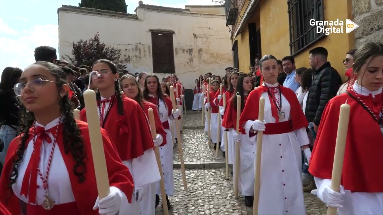 El Albayzín se alza como alma del Jueves Santo en Granada