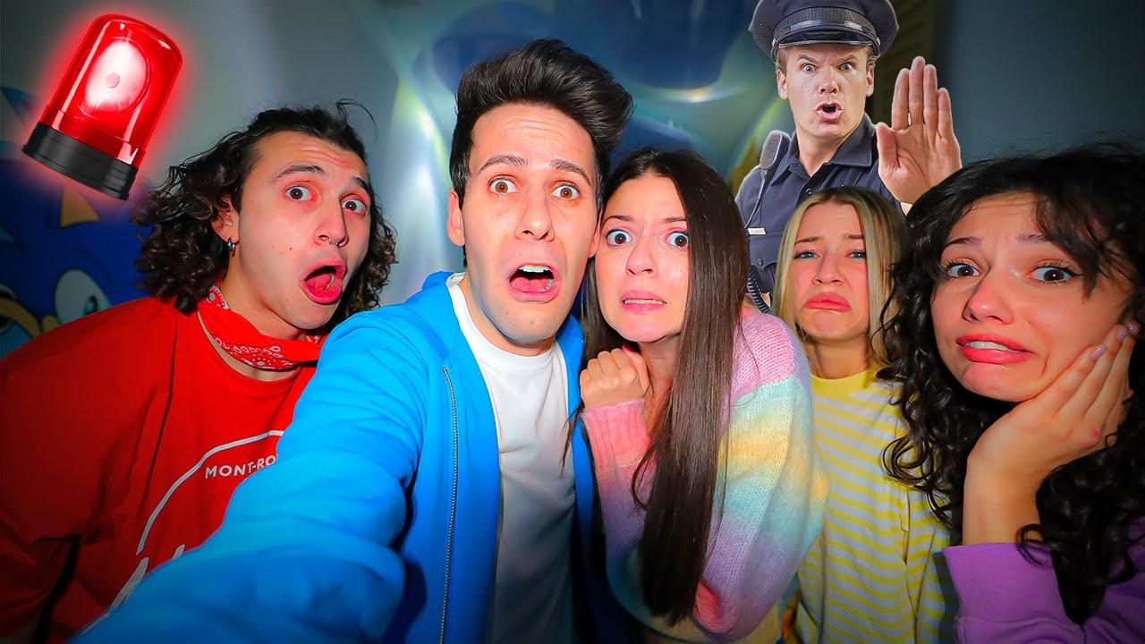 CI NASCONDIAMO TUTTA LA NOTTE IN UN NEGOZIO e ARRIVA LA POLIZIA!!